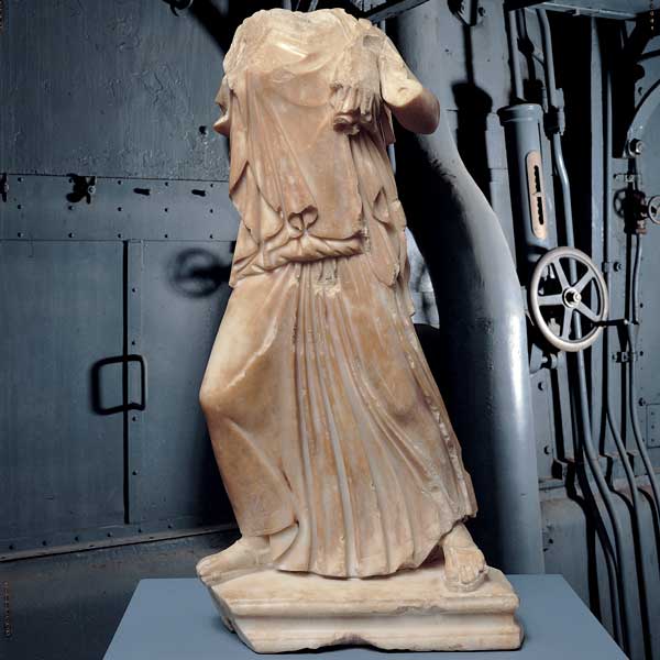 Statuetta di Latona con Apollo e Artemide in fuga dal serpente Pitone