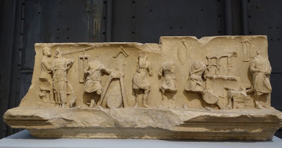 Centrale Montemartini, Sala Macchine, fregio dei fabri tignarii