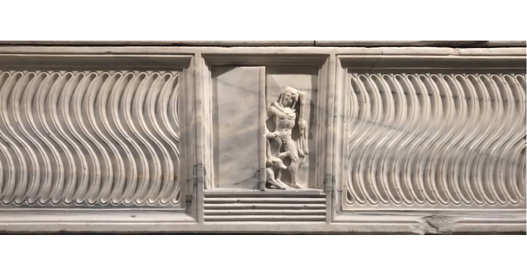 Centrale Montemartini, particolare del sarcofago con Ercole e Cerbero