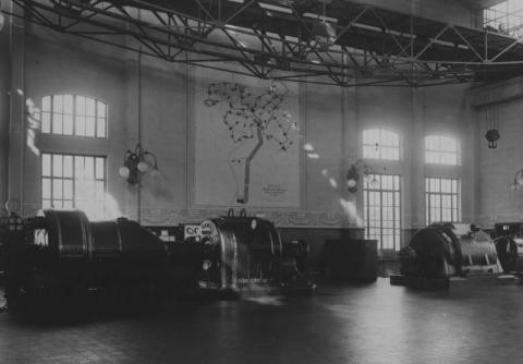La Sala Macchine con le turbine a vapore Franco Tosi da 3000 hp (1924)