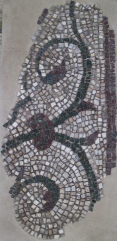 4.Frammento mosaico policromo geometrico a grandi tessere: motivo vegetale con porzione di girali su fondo bianco, seconda metà III sec. d.C.